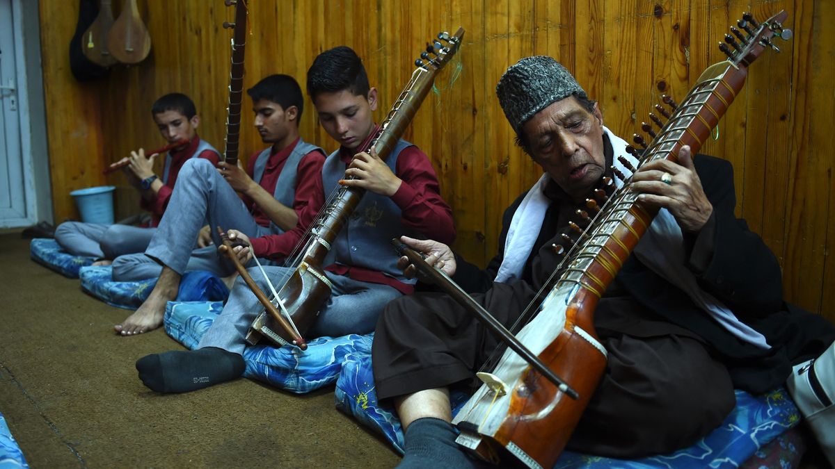Zavraždění muzikanti, zničené nástroje. S nástupem Tálibánu utichla hudba